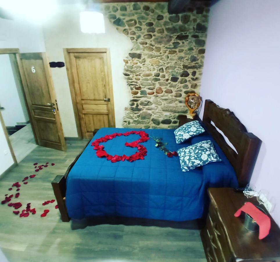 Hostal La Medina De Camponaraya Bagian luar foto