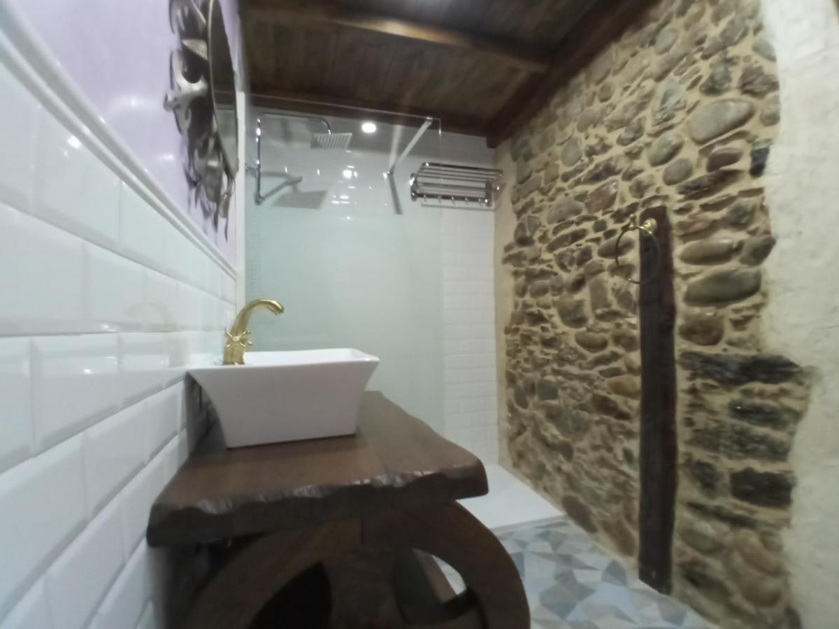 Hostal La Medina De Camponaraya Bagian luar foto