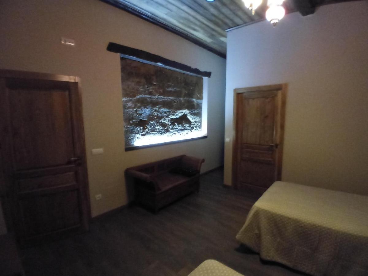 Hostal La Medina De Camponaraya Bagian luar foto