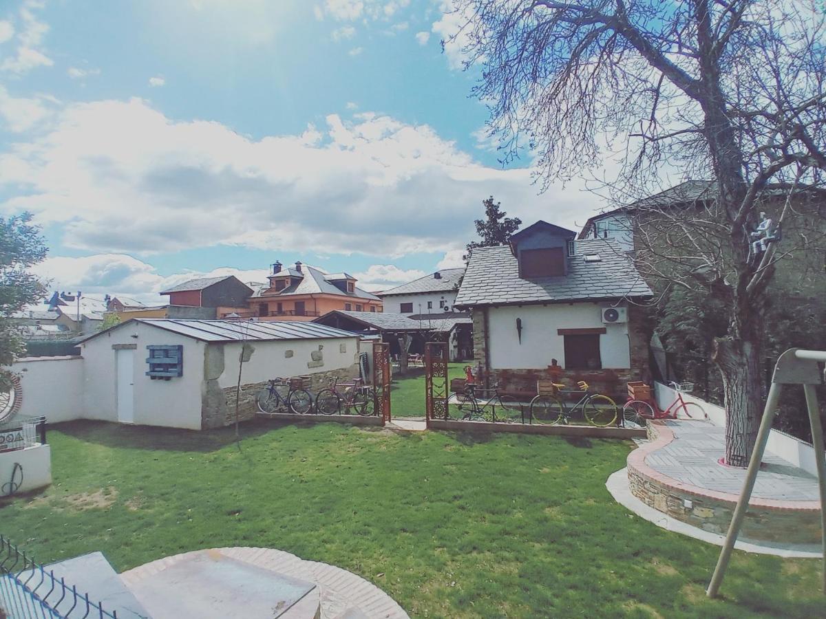 Hostal La Medina De Camponaraya Bagian luar foto