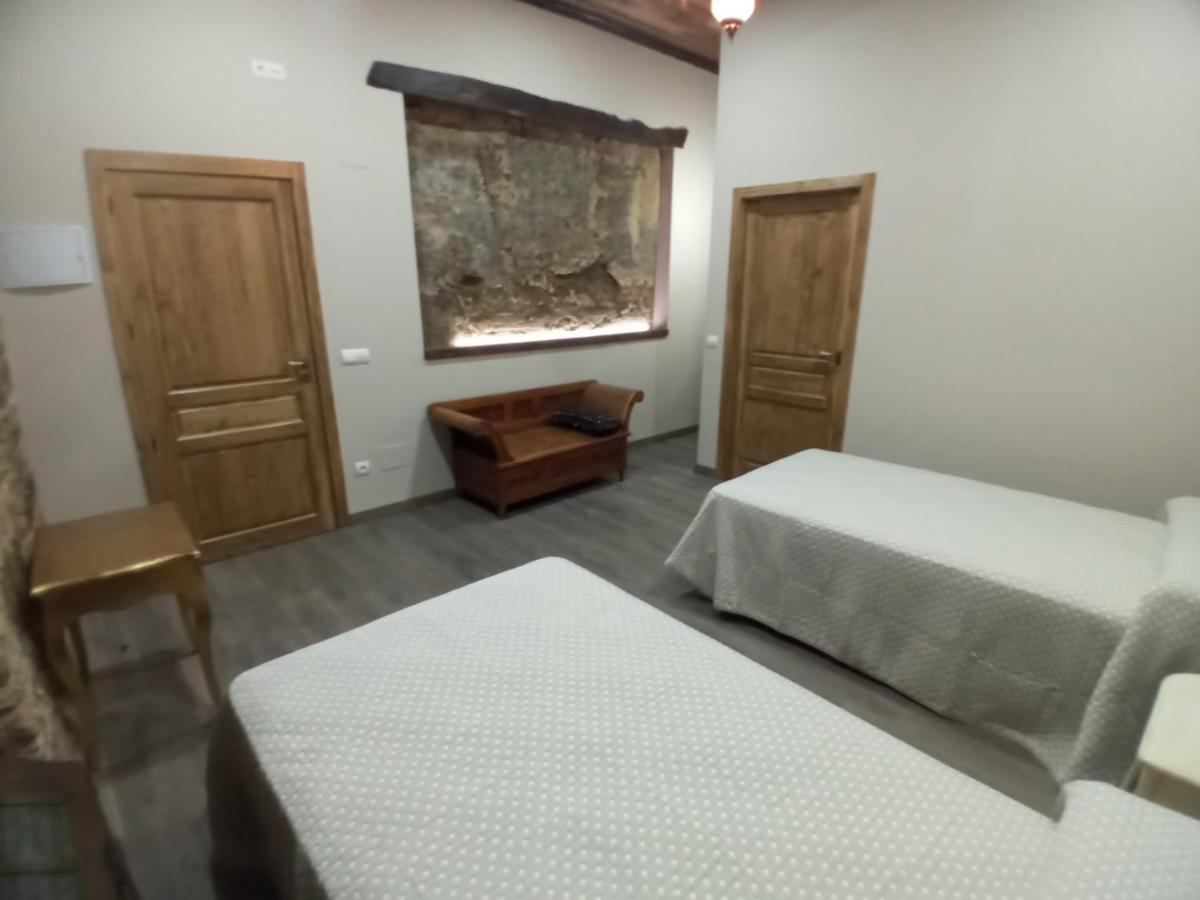 Hostal La Medina De Camponaraya Bagian luar foto
