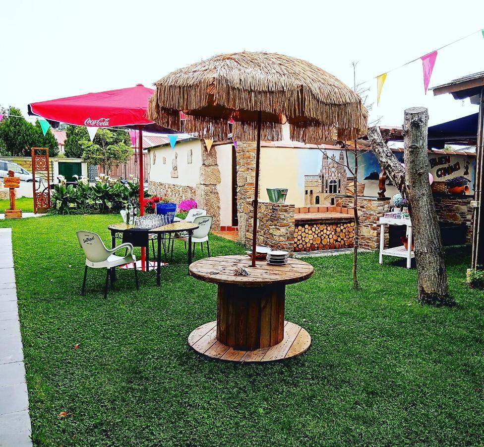 Hostal La Medina De Camponaraya Bagian luar foto