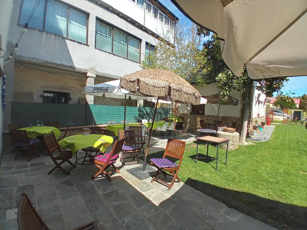 Hostal La Medina De Camponaraya Bagian luar foto