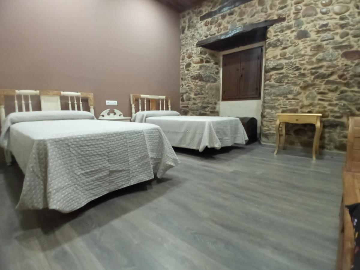 Hostal La Medina De Camponaraya Bagian luar foto