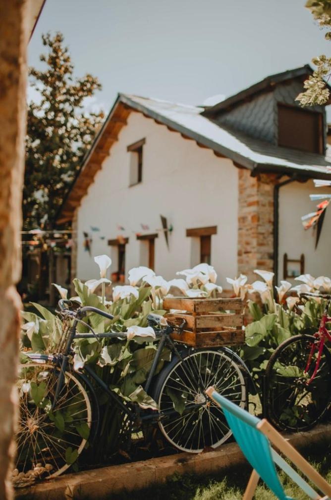 Hostal La Medina De Camponaraya Bagian luar foto