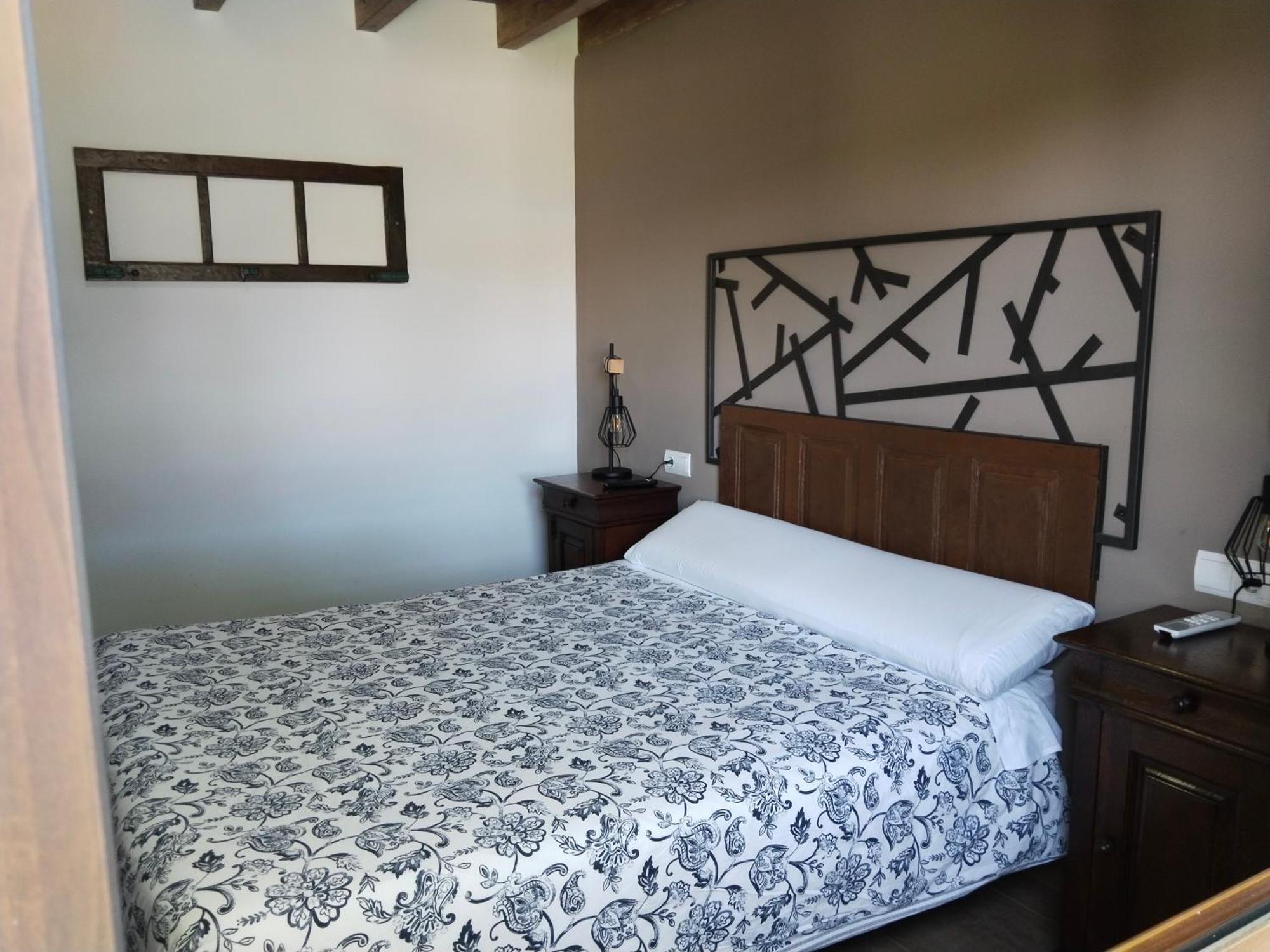 Hostal La Medina De Camponaraya Bagian luar foto