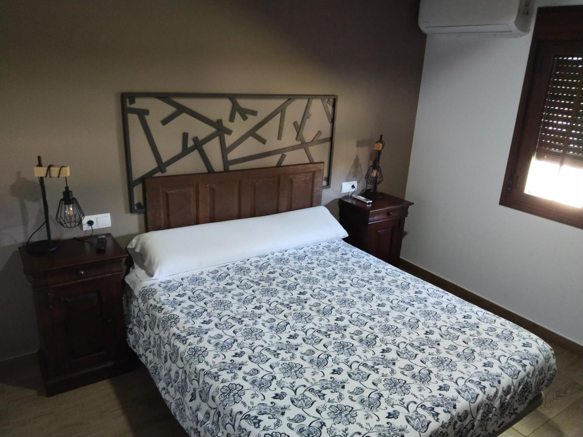 Hostal La Medina De Camponaraya Bagian luar foto