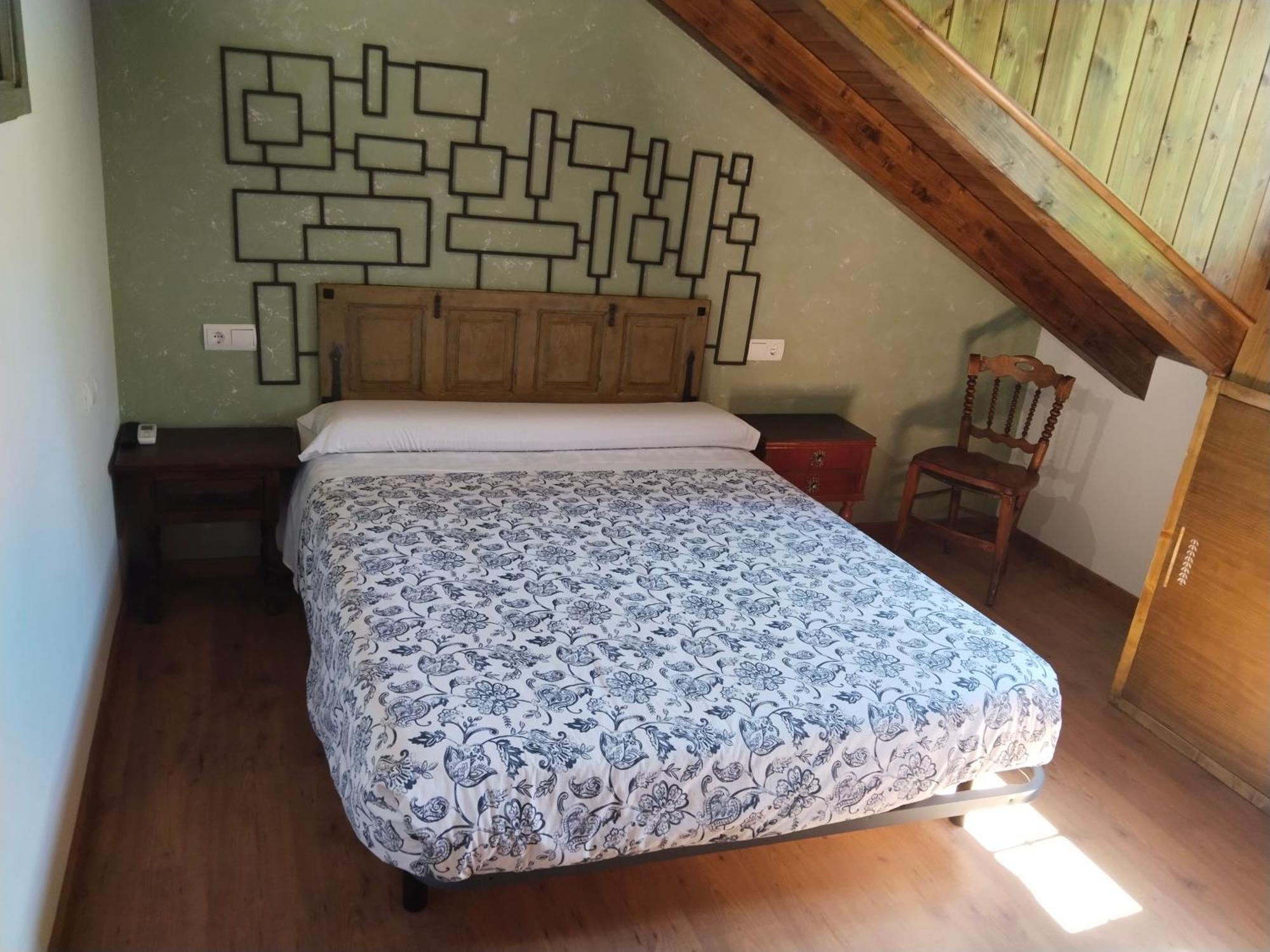 Hostal La Medina De Camponaraya Bagian luar foto