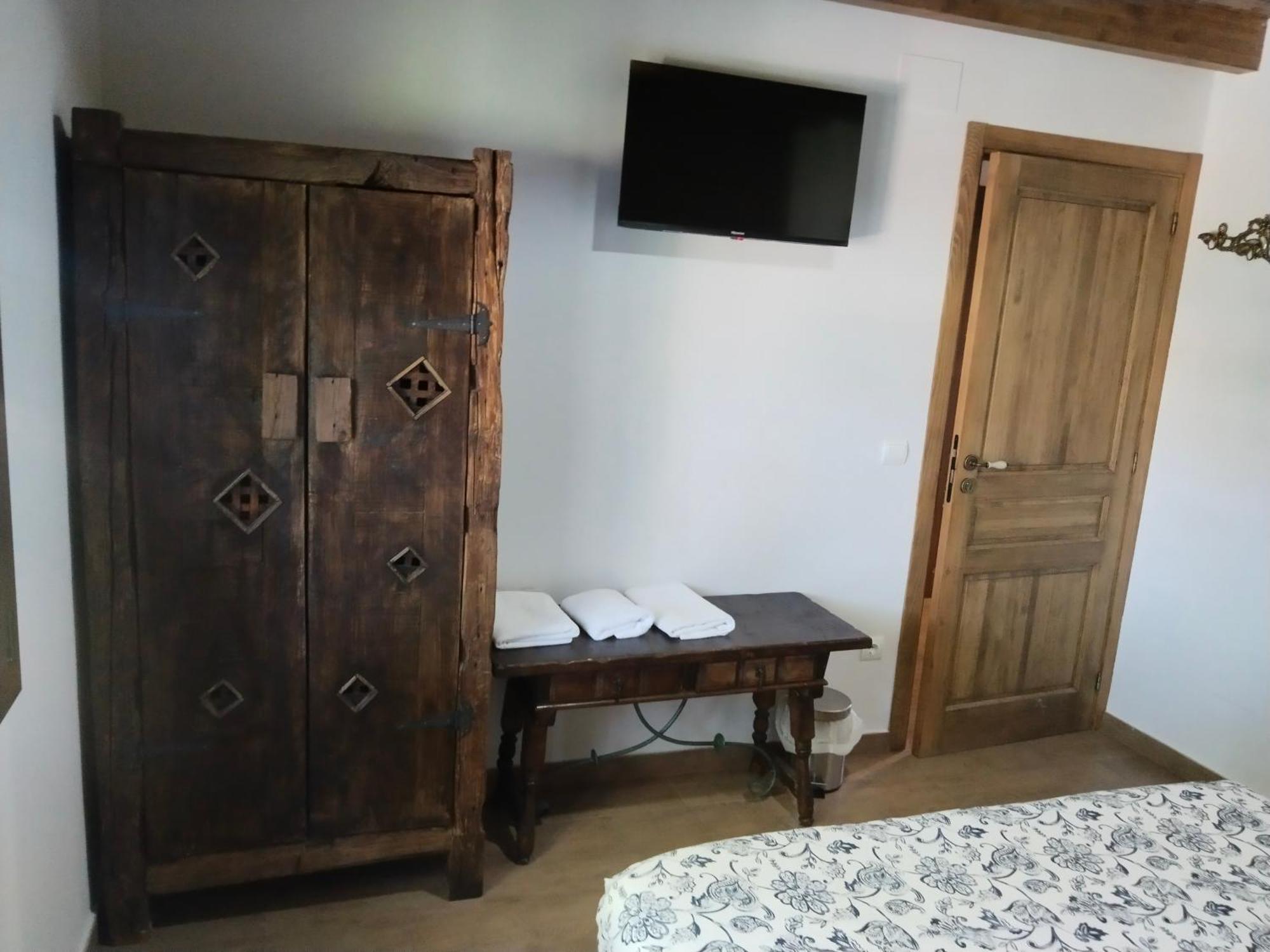 Hostal La Medina De Camponaraya Bagian luar foto