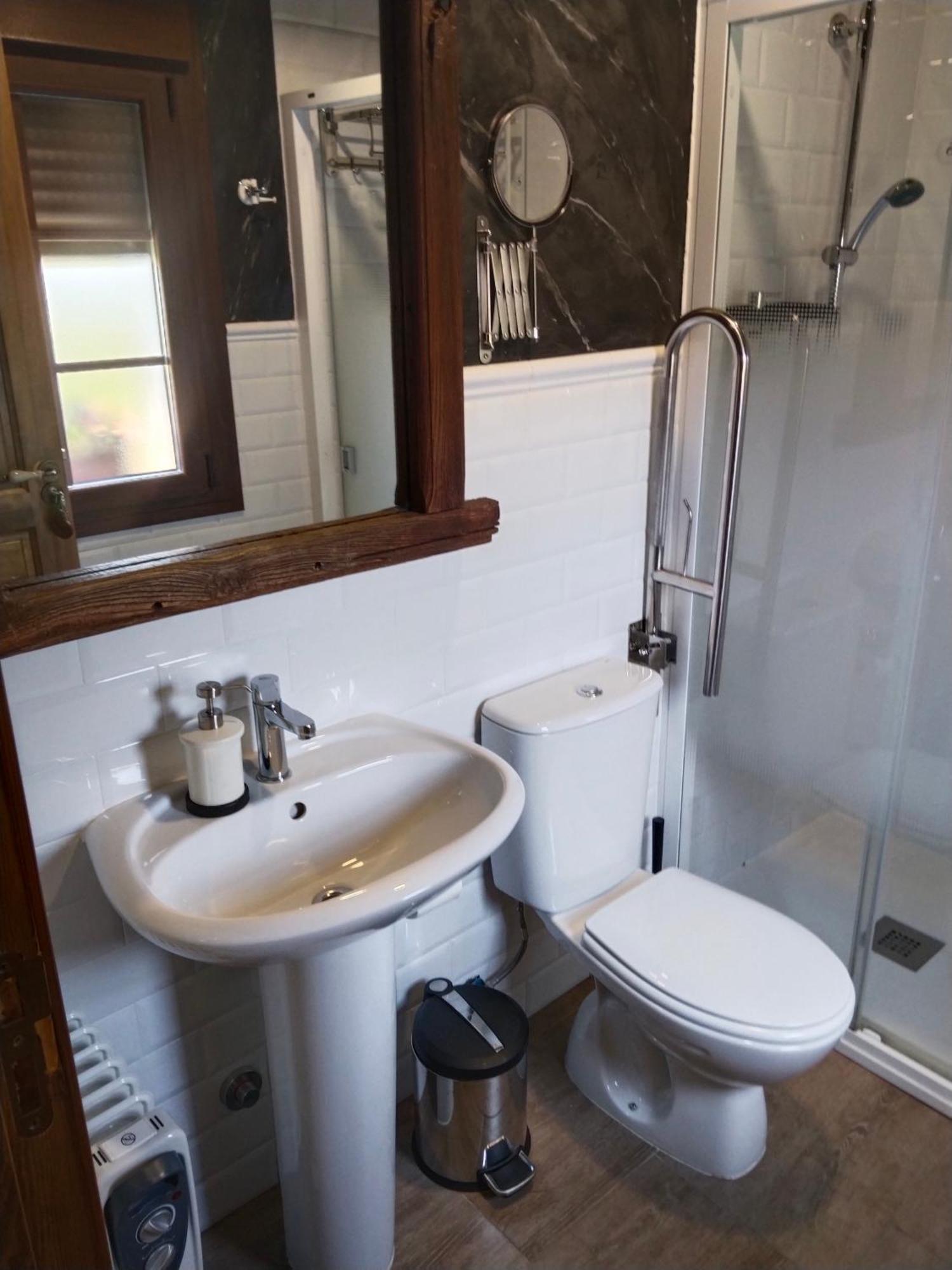 Hostal La Medina De Camponaraya Bagian luar foto